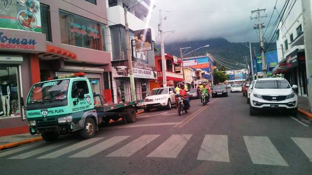 Nueva ordenanza municipal que dispone algunas calles de Puerto Plata sean de una sola vía genera caos