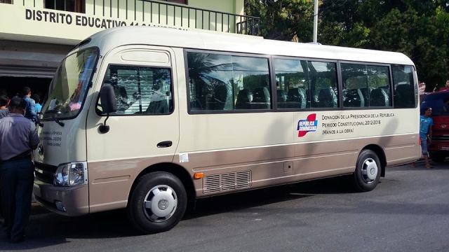 Gobierno entrega autobuses para el transporte estudiantil en tres municipios de Puerto Plata