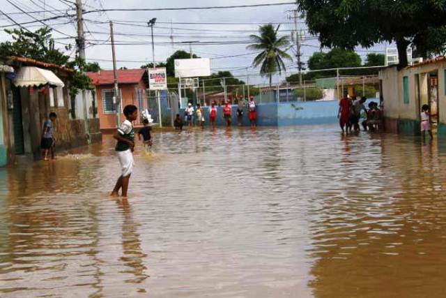Vuelven a producirse inundaciones de calles en Puerto Plata aseguran drenaje pluvial esta obstruido