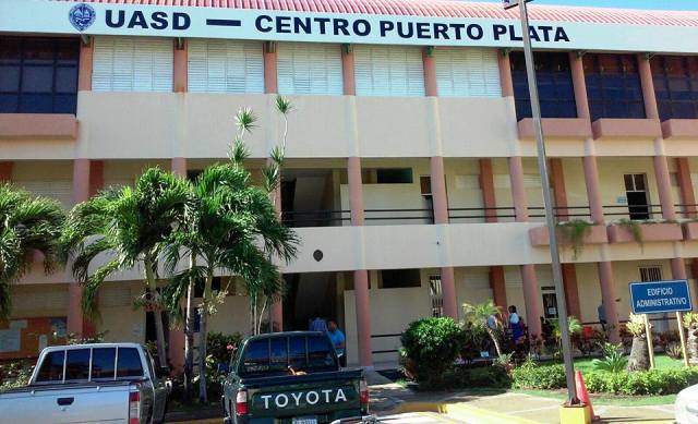 Continúan paralizadas labores docentes y administrativas en el centro de la UASD en Puerto Plata