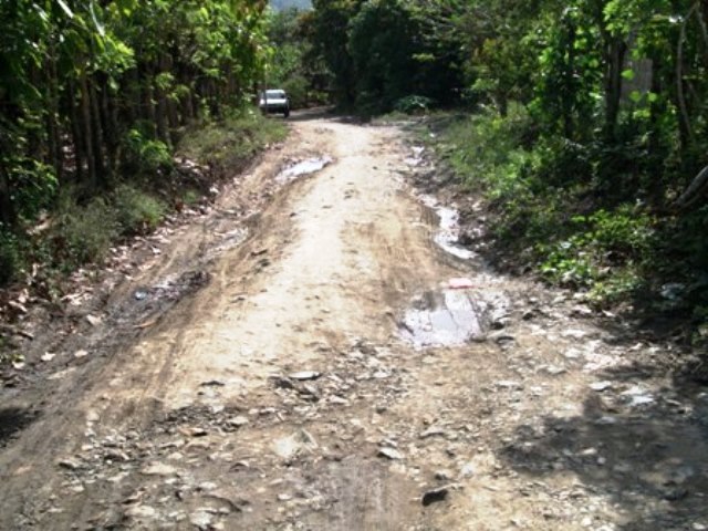 Productores en El Toro se quejan  por falta de apoyo oficial, cierre calle en Maimón crea percances a comerciantes