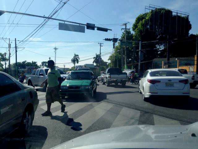 El caos en el tránsito y las improvisaciones de autoridades siguen siendo serios problemas en la ciudad de Puerto Plata