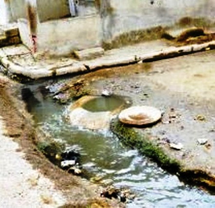 En el sector La Viara denuncian que siguen sufriendo por obstrucción del sistema sanitario