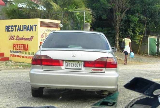 Denuncian que una red de atracadores operan a bordo de vehículos en la zona de Puerto Plata