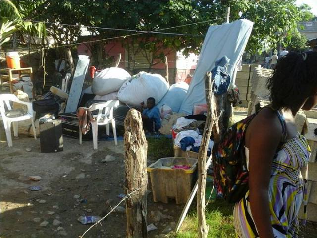 Destruyen casuchas y desalojan moradores en asentamiento ilegal que se realizo frente al vertedero municipal