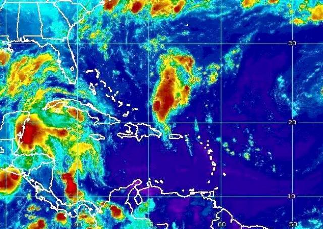 Pronostican aguaceros dispersos y temperaturas calurosas para las próximas horas
