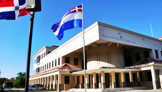 Tribunales de Puerto Plata envían a juicio de fondo e imponen prisión preventiva a dos hombres acusados de homicidios