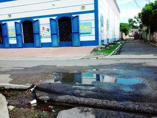 Ciudadanos y conductores de Puerto Plata se quejan por múltiples hoyos y baches presentes en las vías públicas
