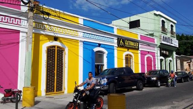 Empresarios y comerciantes remozan edificios históricos en la zona céntrica de Puerto Plata