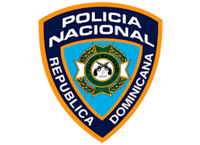 Policía apresa a tres individuos entre ellos una mujer por robar auto, simular un atraco y despojar a un turista de dinero