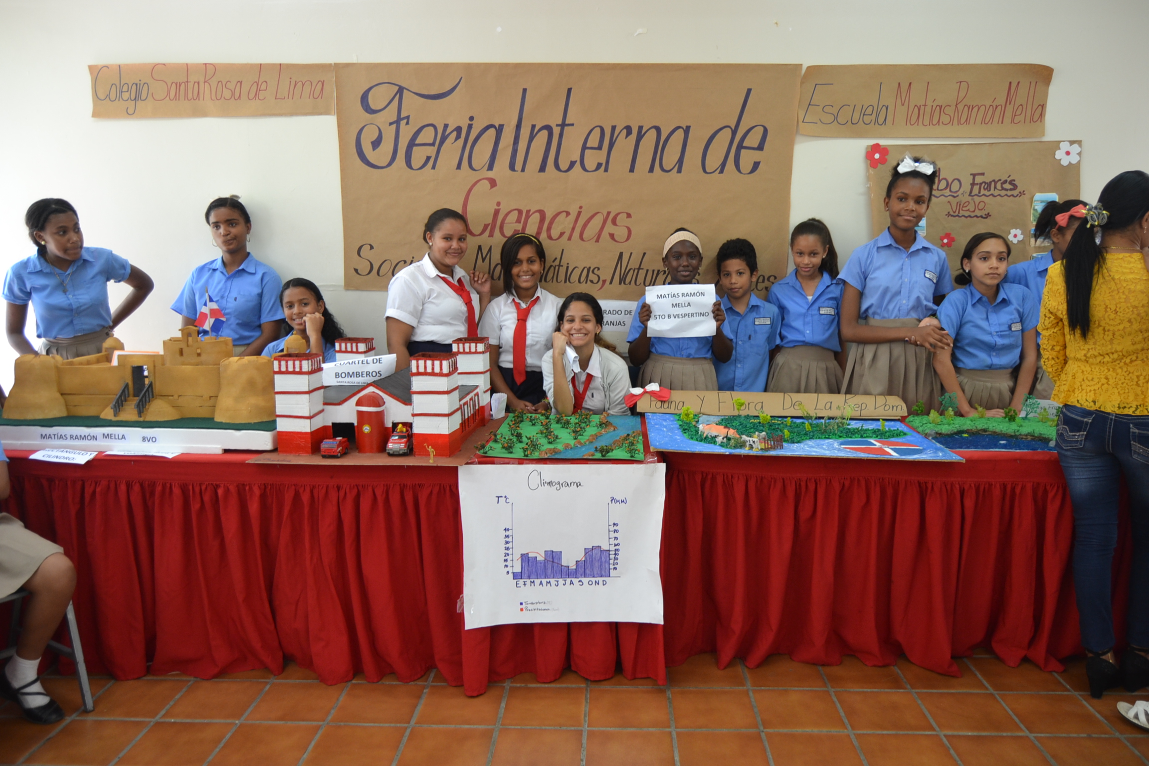 Colegio Santa Rosa de Lima realiza Feria Interna de Ciencias