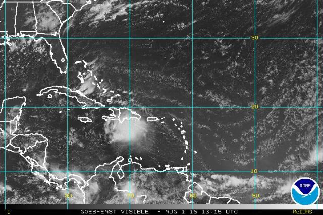Activa onda tropical continúa produciendo aguaceros con tormentas eléctricas y ráfagas de viento en el país