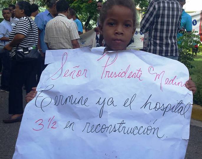 Protestan en Puerto Plata exigiendo al gobierno terminación trabajos remoción del Hospital Ricardo Limardo