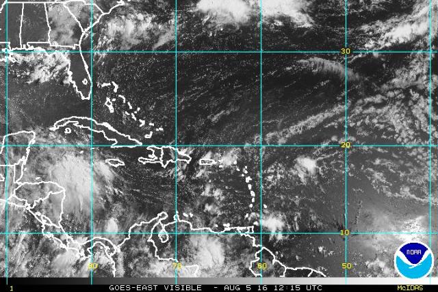 Onda tropical se acercará hoy a nuestro territorio y dejara lluvias esporádicas en varias provincias