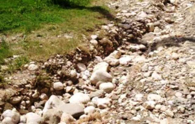 Moradores del sector Monte Rico advierten realizarán protestas por calles en mal estado y falta de agua