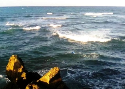 Advierten oleajes anormales en toda la costa Atlántica, se producirán lluvias débiles en la tarde
