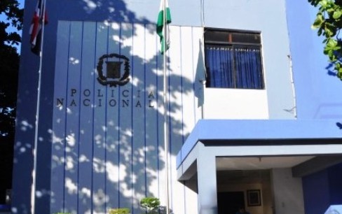 Policía apresa en Montellano 2 hombres y un menor por robar celular,  recuperan motocicletas que habían sido robadas