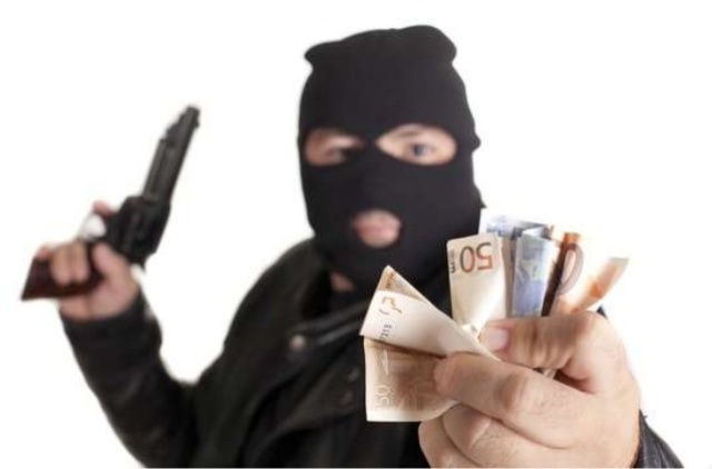 Ladrones azotan a Puerto Plata; asaltan dos bancas de lotería y roban residencias