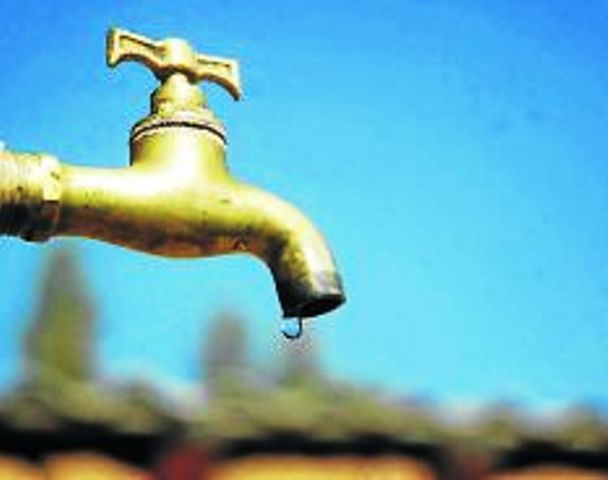 Residentes en sectores y comunidades de Puerto Plata siguen al grito por carestía de agua potable
