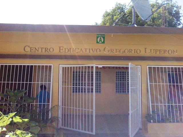 ¡Qué Barbaridad! Despachan alumnos antes de la hora en Luperón debido a falta del almuerzo escolar por deuda con suplidores