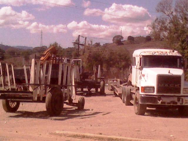 Ex trabajadores del cerrado ingenio Amistad en Imbert impiden el traslado de maquinarias hacia Santo Domingo
