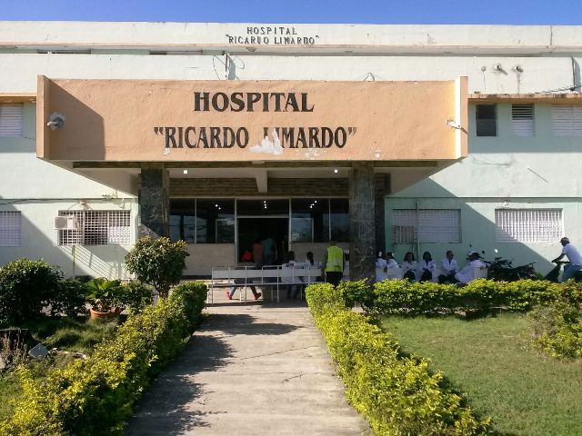 Se cumplen en el Hospital Ricardo Limardo huelga por 48 de médicos y enfermeras exigiendo reivindicaciones