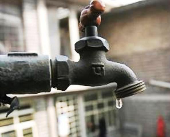 Falta de agua potable afecta a residentes en calles El Morro, Salomé Ureña y Padre Castellanos además el sector Conani
