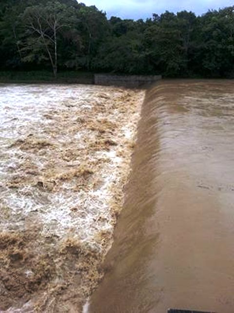 Intensas lluvias causadas por sistema frontal ocasionan crecida y desbordamiento de ríos en Puerto Plata