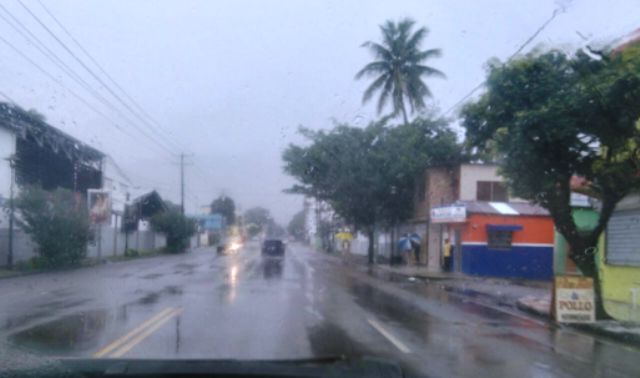 Amaneció lloviendo en Puerto Plata y en el perímetro marino se observa un oleaje anormal