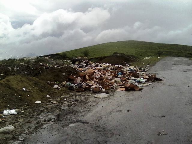 Habitantes en comunidades de Imbert protestaron contra un vertedero improvisado en carretera de Guananico