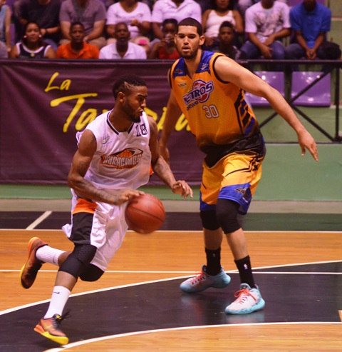 Huracanes del Atlántico caen por tres puntos ante los Metros de Santiago