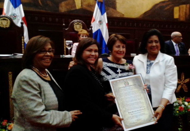 Cámara de Diputados reconoce a la presidenta de la Cruz Roja Dominicana en Puerto Plata
