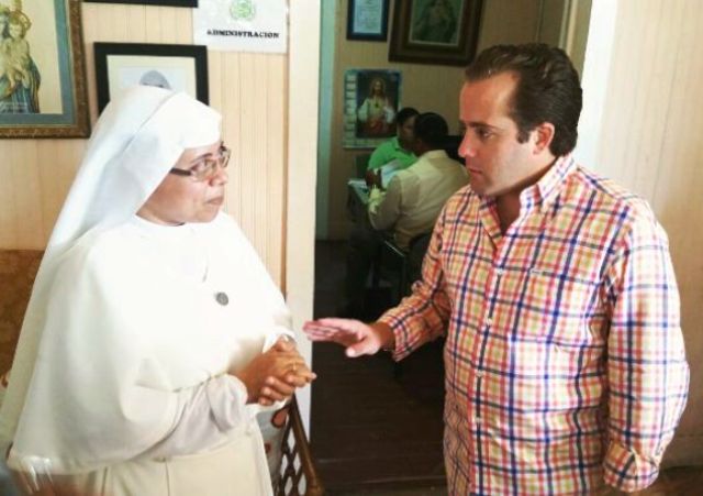 Senador electo José Paliza hace donación de medicamentos y cosméticos al Centro Diocesano San Felipe