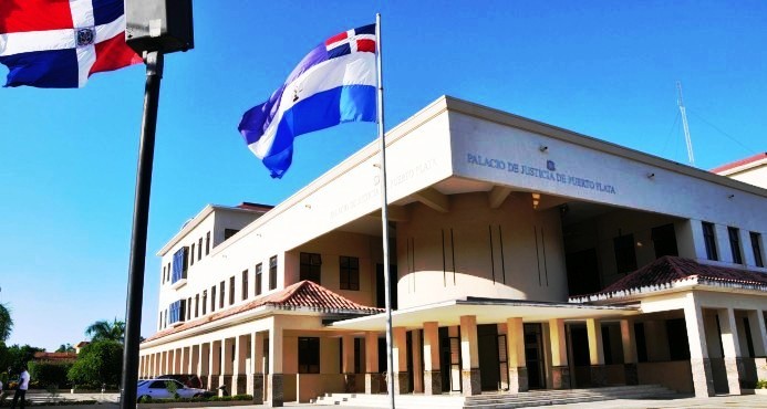 Imponen 12 meses de prisión preventiva a cinco hombres que supuestamente cometieron robos en Puerto Plata
