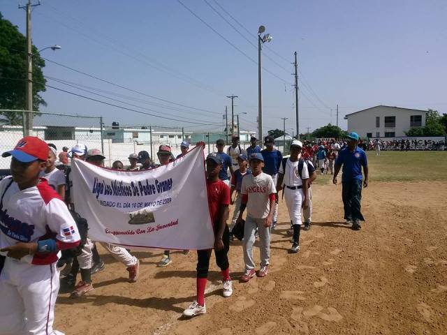 Dan inicio a Copa de Béisbol de Pequeñas Ligas dedicada al ingeniero Chichi Carrasco