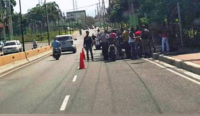 Retienen vehículos, motocicletas, armas ilegales y detienen a varios sospechosos en operativos contra la delincuencia