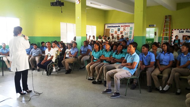 Centro Médico Bournigal imparte charlas de concientización y prevención del Zika