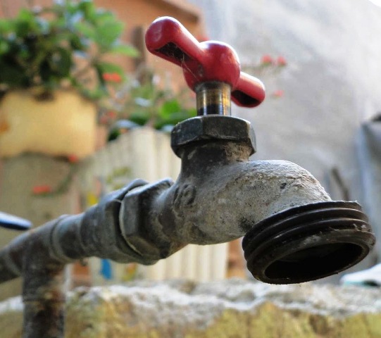 Residentes en varios sectores de Puerto Plata denuncian suspensión del servicio de agua potable