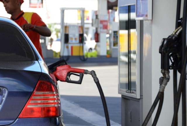 ¡Volvió el dolor! Aumentan precios de todos los combustibles en RD a pesar de que barril del petróleo sigue en picada