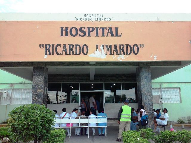 Planta física del hospital Ricardo Limardo se cae a pedazos no hay medicinas ni equipo para atender pacientes
