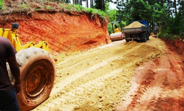 CEMEX dice deuda Gobierno de RD$300 millones impide continuar carretera en Puerto Plata