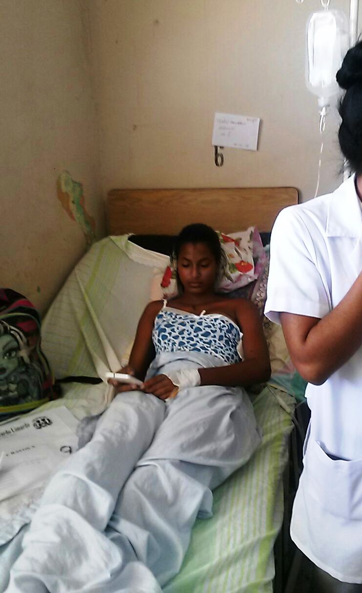 Joven apuñalada por mujer celosa en Cabarete pide justicia ya que agresora fue liberada con 25 mil pesos de fianza