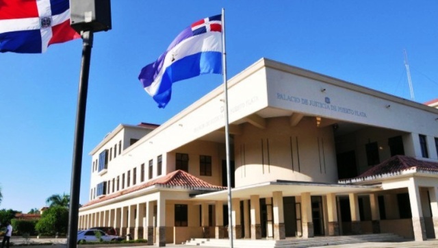 Tribunal impone prisión preventiva a 4 presuntos sicarios y autores intelectuales por muerte de joven en el malecón de Puerto Plata