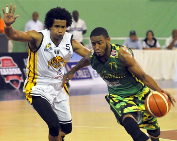 Novato Puertoplateño Bernardo Polanco con gran actuación lleva a San Carlos a la clasificación en