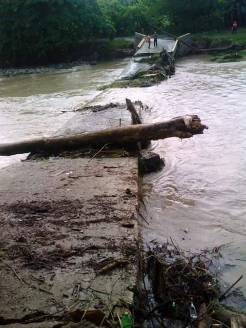 Lluvias torrenciales causan desbordamientos de ríos, inundaciones y aislamiento de varias comunidades en Puerto Plata