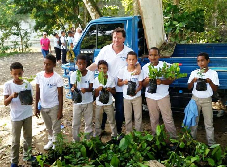 Realizan operativo de reforestación en las cuencas de los ríos Yásica, Sonador, La Pailita y La Tina