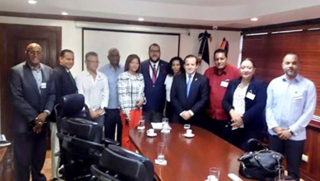 Senador de Puerto Plata encabeza comisión visitó director APORDOM en pos de rescatar puerto y bahía de Luperón