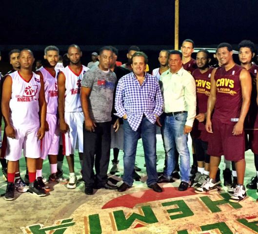 Senador Paliza auspicia torneo de baloncesto en el municipio de Altamira