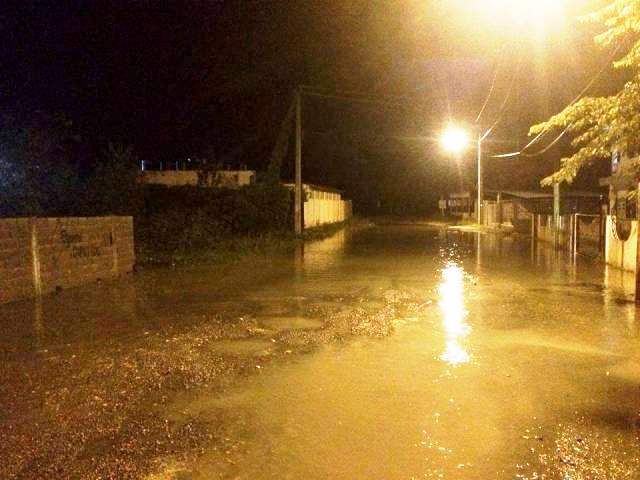Decenas de calles en Puerto Plata resultaron inundadas por las torrenciales lluvias 