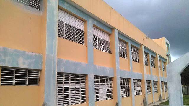 Denuncian que escuelas de Cabarete aún no son terminadas mientras cientos de estudiantes están perdiendo clases